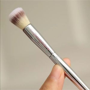 It Cosmetics Blending Concealer Brush #203